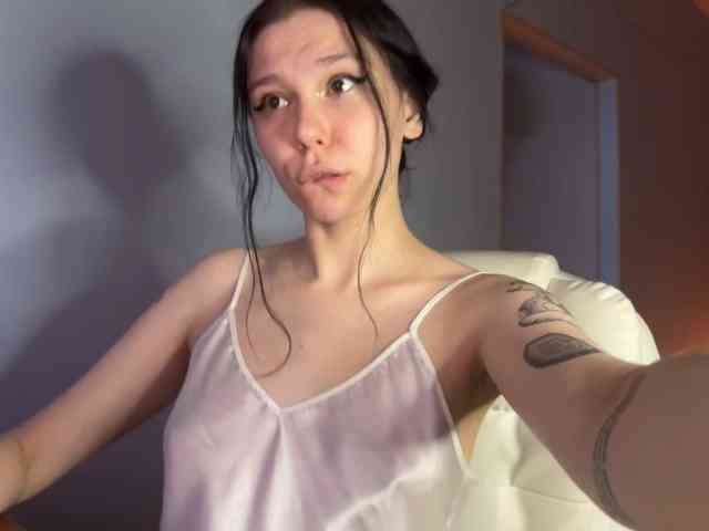 PinkDolly18 webcam