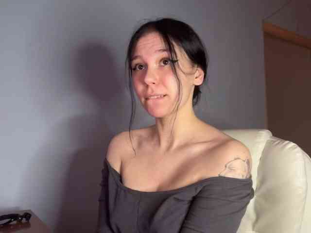 PinkDolly18 webcam