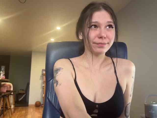 PinkDolly18 webcam