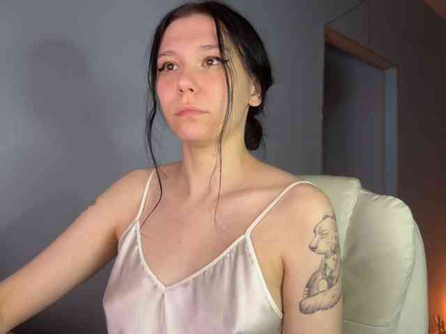 PinkDolly18 webcam