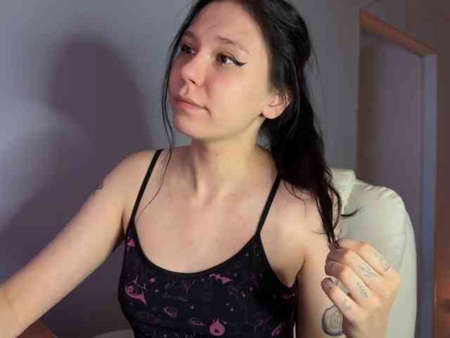 PinkDolly18 webcam