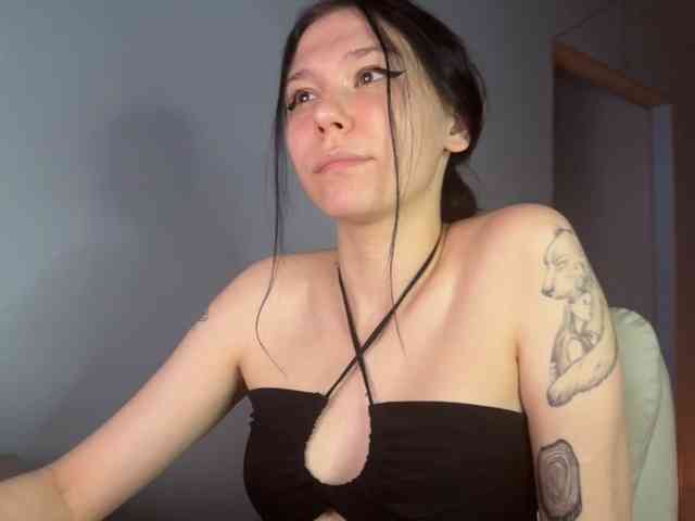 PinkDolly18 webcam