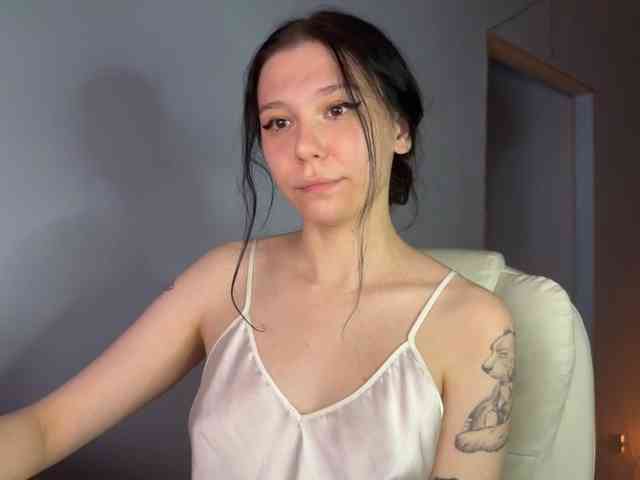 PinkDolly18 webcam