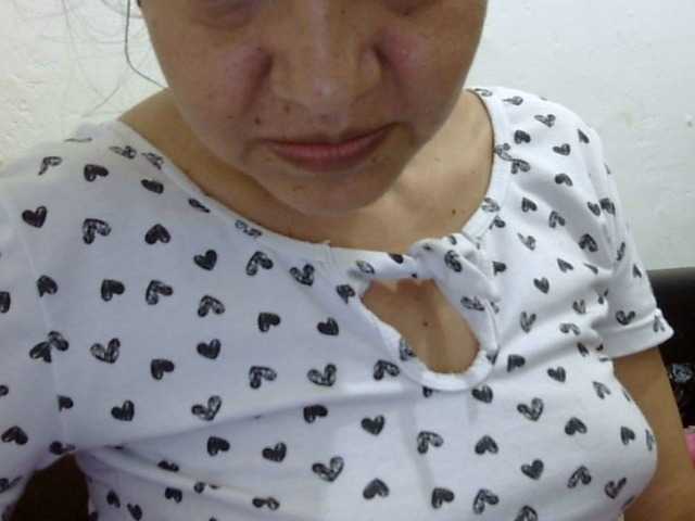 ElizabethMart live cam on BongaCams