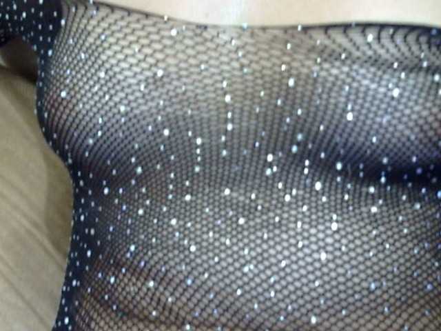 ElizabethMart live cam on BongaCams