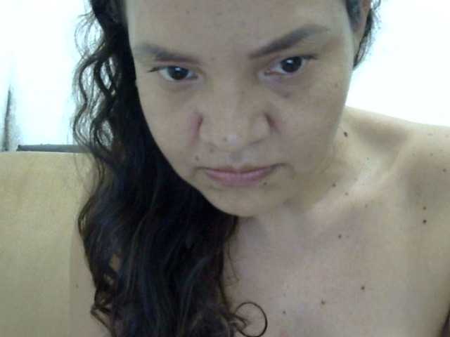 ElizabethMart live cam on BongaCams