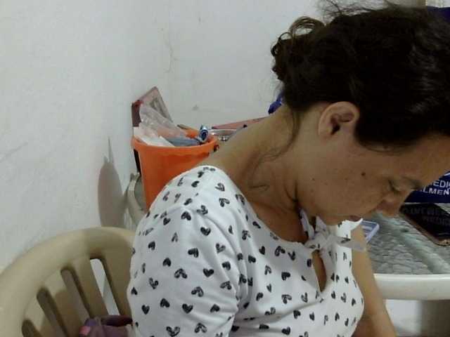 ElizabethMart live cam on BongaCams