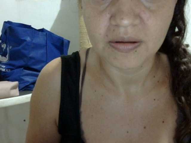 ElizabethMart live cam on BongaCams