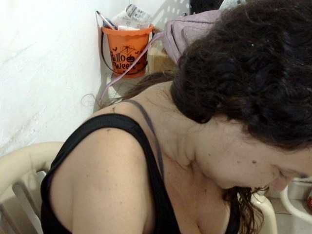 ElizabethMart live cam on BongaCams