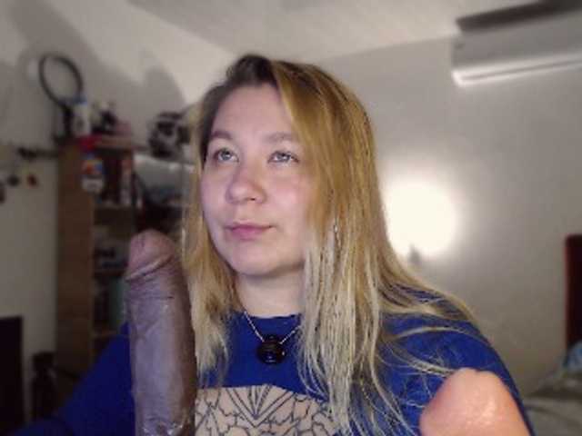 Lilye live cam on BongaCams
