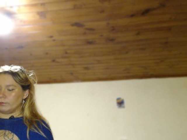 Lilye live cam on BongaCams