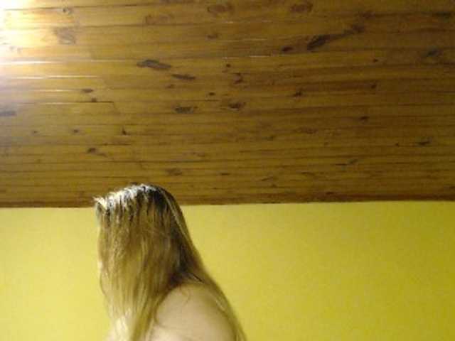 Lilye live cam on BongaCams