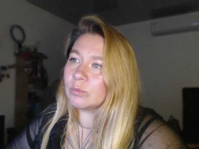 Lilye live cam on BongaCams