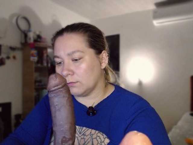 Lilye live cam on BongaCams