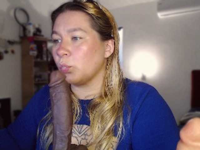 Lilye live cam on BongaCams