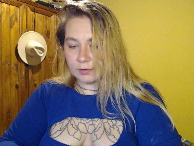 Lilye live cam on BongaCams