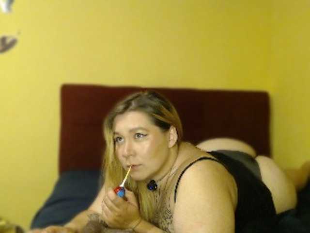 Lilye live cam on BongaCams