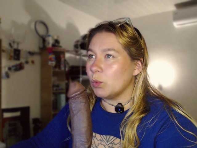 Lilye live cam on BongaCams