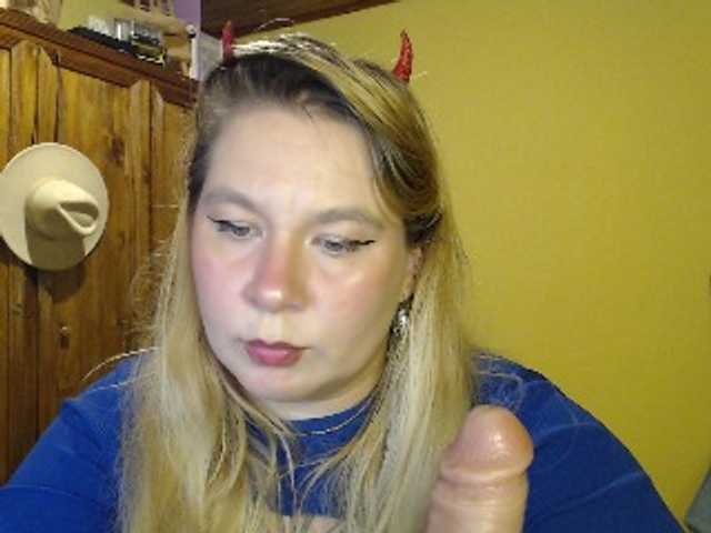 Lilye live cam on BongaCams