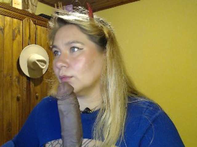 Lilye live cam on BongaCams