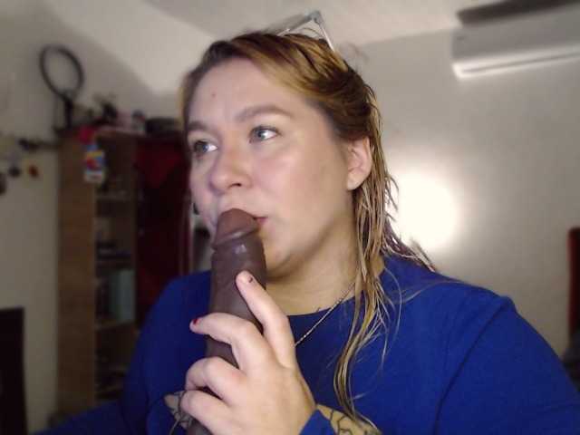 Lilye live cam on BongaCams