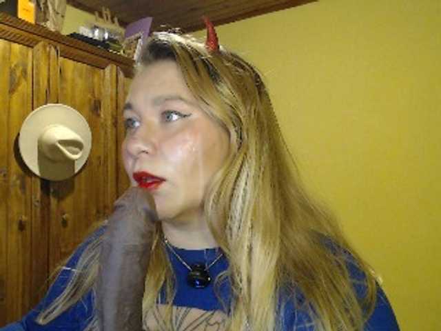 Lilye, en vivo ahora en BongaCams