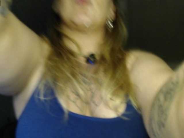 Lilye live cam on BongaCams
