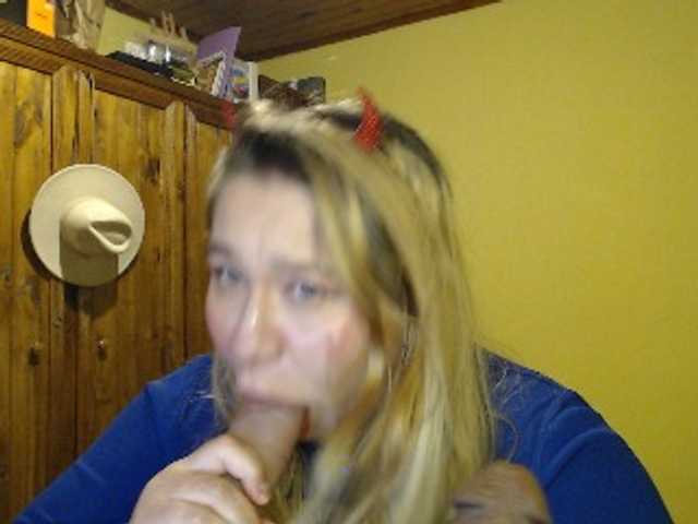 Lilye, en vivo ahora en BongaCams
