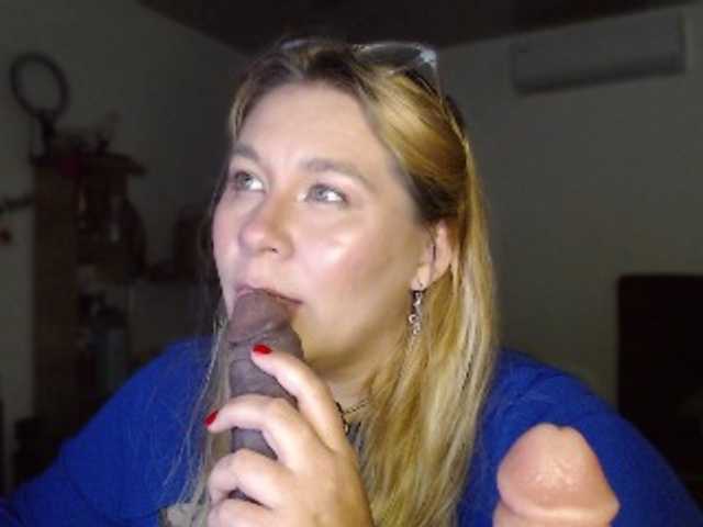 Lilye live cam preview