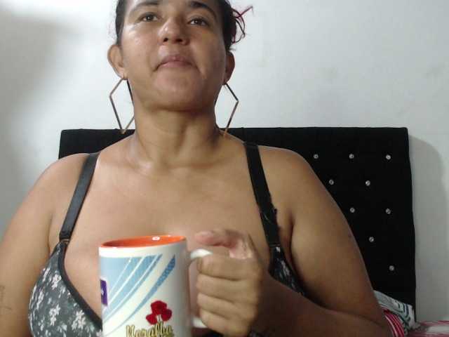 isabellegree, en directo ahora en BongaCams