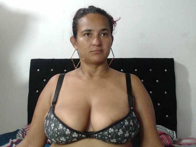 isabellegree, en directo ahora en BongaCams
