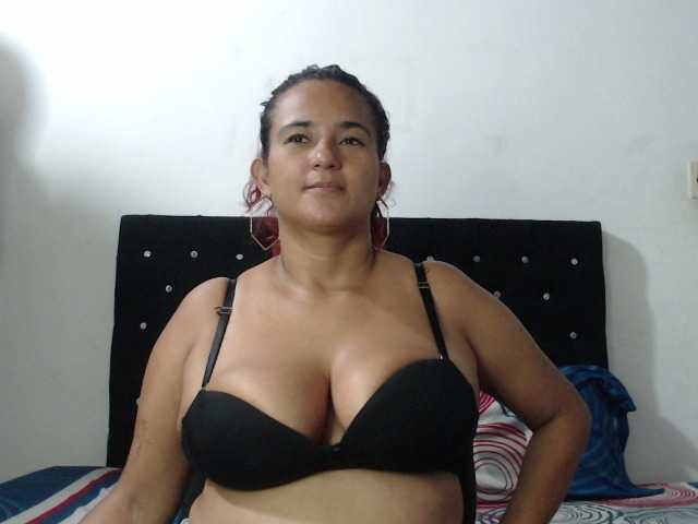 isabellegree, en directo ahora en BongaCams