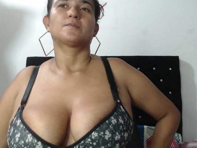 isabellegree, en directo ahora en BongaCams