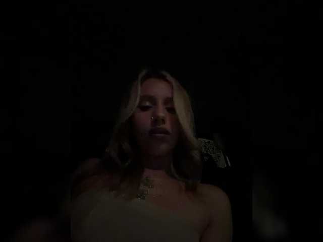Crystal1-1 live cam on BongaCams