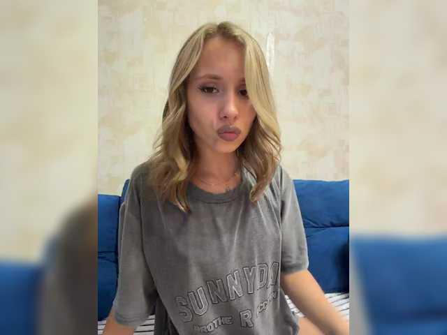 Crystal1-1 live cam on BongaCams