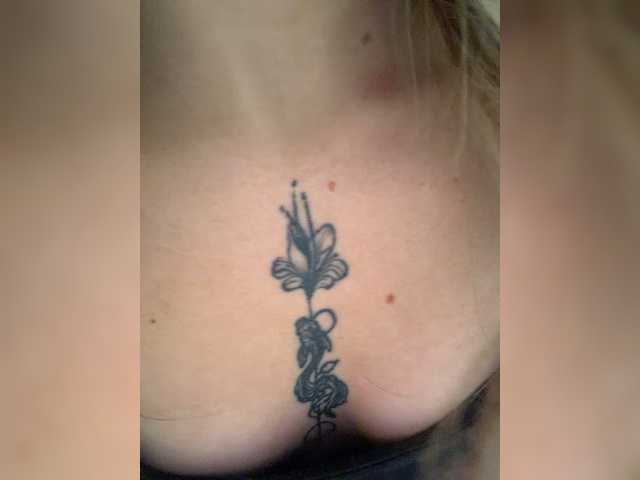 Crystal1-1 live cam on BongaCams