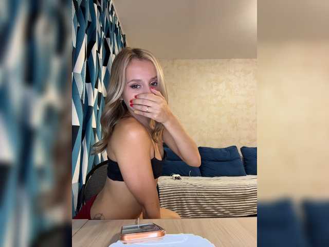 Crystal1-1 live cam on BongaCams