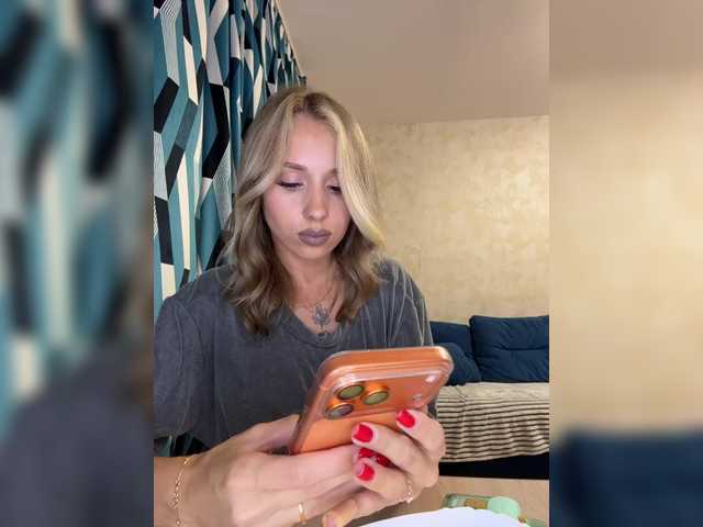 Crystal1-1 live cam on BongaCams