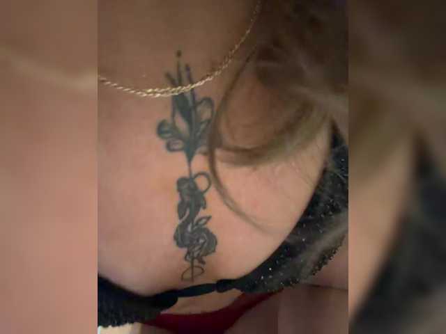 Crystal1-1 live cam on BongaCams
