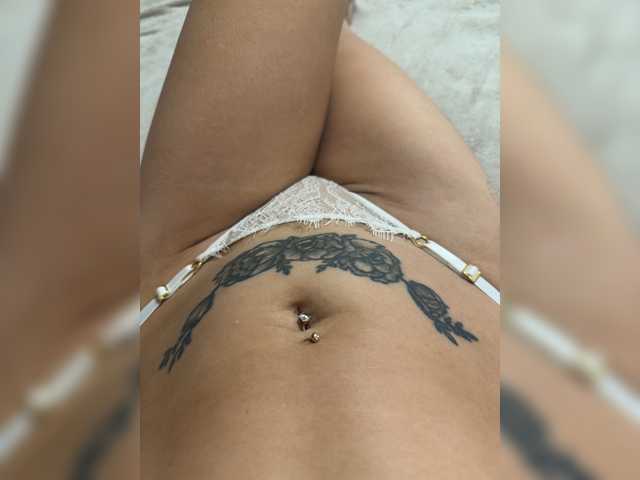 Crystal1-1 live cam on BongaCams