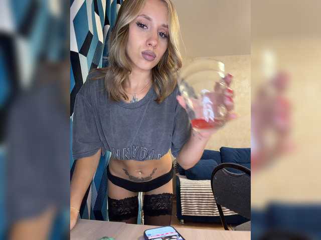 Crystal1-1 live cam on BongaCams