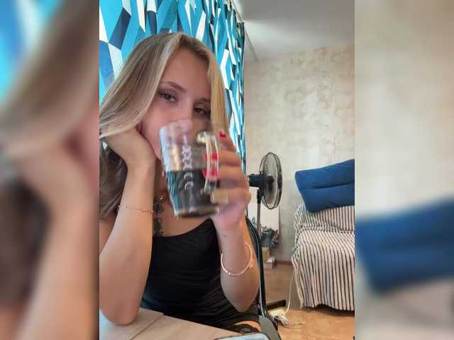 Crystal1-1 live cam on BongaCams
