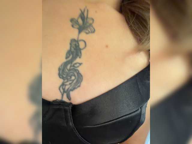 Crystal1-1 live cam on BongaCams