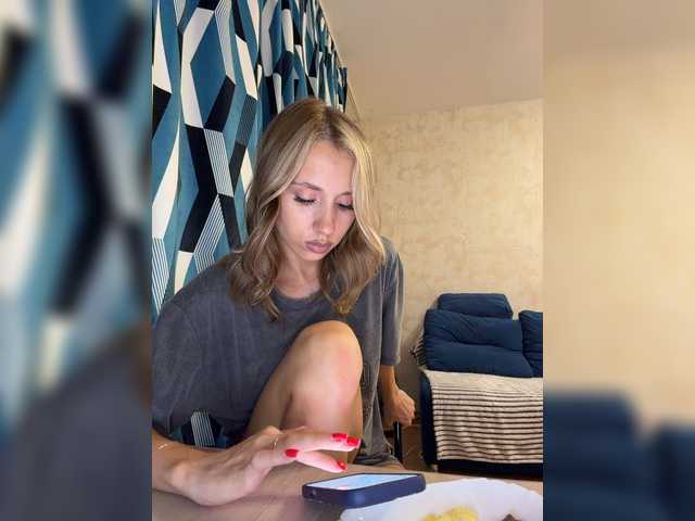 Crystal1-1 live cam on BongaCams