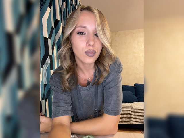 Crystal1-1 live cam on BongaCams