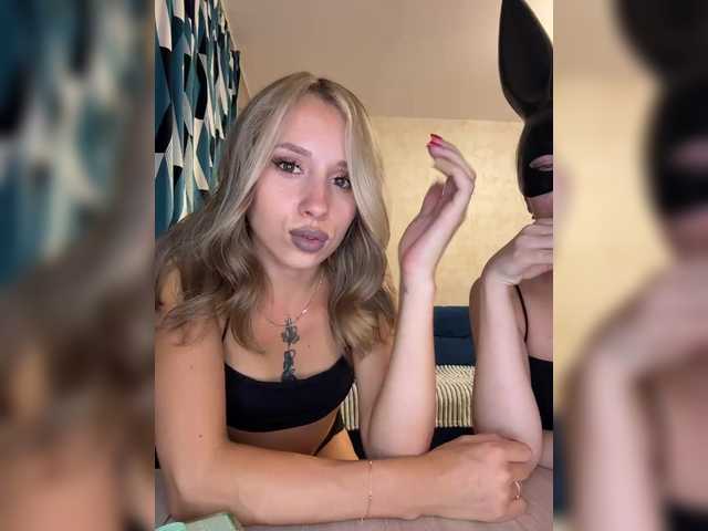 Crystal1-1 live cam on BongaCams