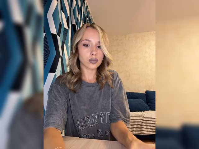 Crystal1-1 live cam on BongaCams