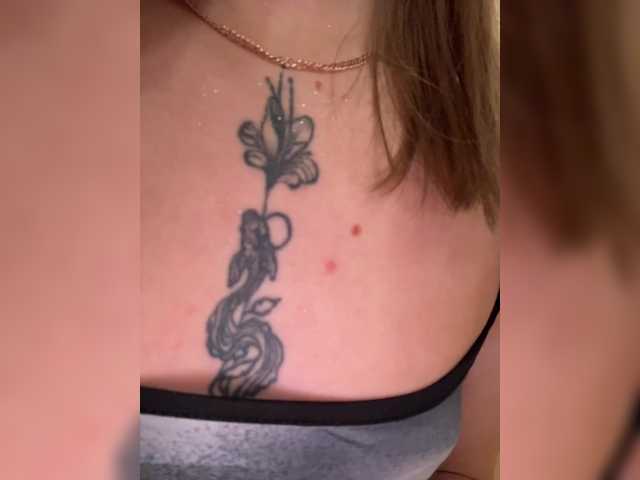 Crystal1-1's BongaCams show and profile