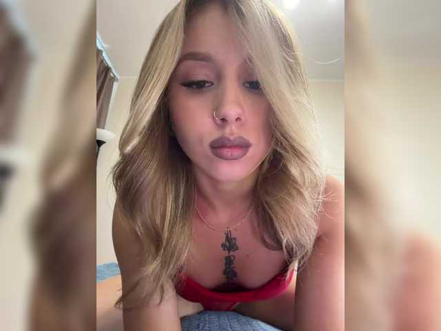 Crystal1-1 live cam on BongaCams
