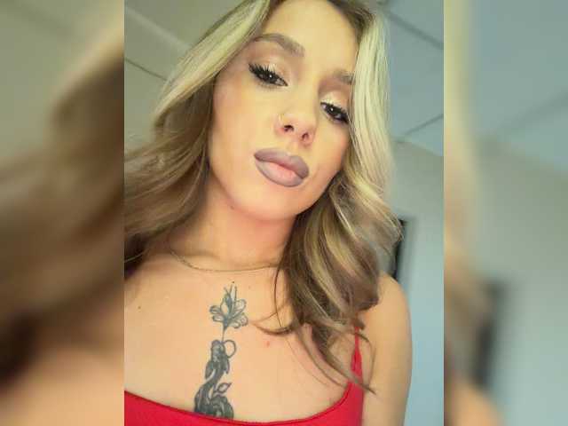 Crystal1-1 live cam on BongaCams